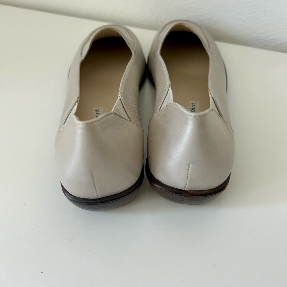 NWOT - Silver, Leather Flats Loafers Easy Spirit, women’s size 8.5 A (narrow) - Picture 6 of 8